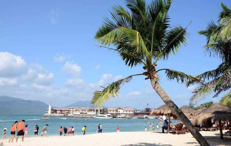 Affordable China Getaways: Yangjiang’s Beach Parks and Knife-Making Culture for Less
